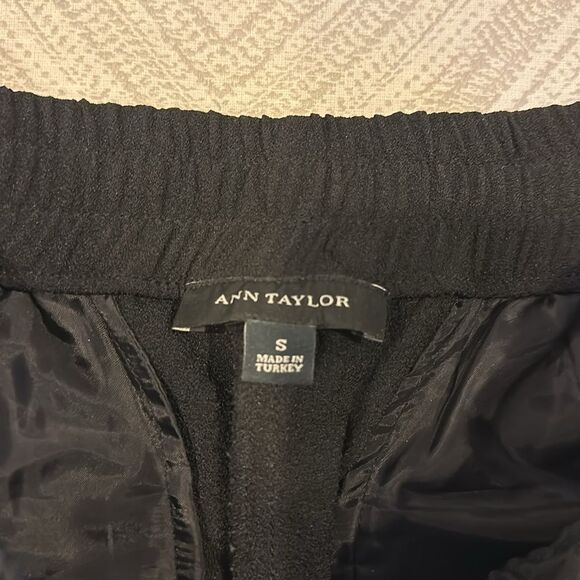 Ann Taylor Women’s Black Elastic Waist Dress Pant Joggers w/ Faux Leather Trim - Picture 4 of 9